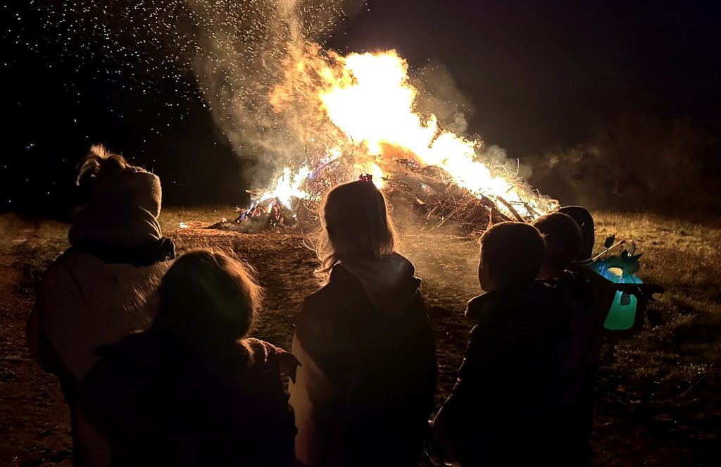Das Martinsfeuer fasziniert immer
